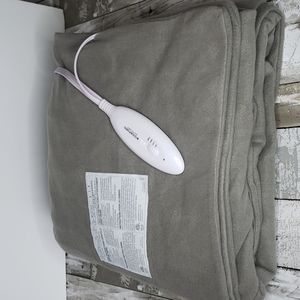 Heated throw blanket